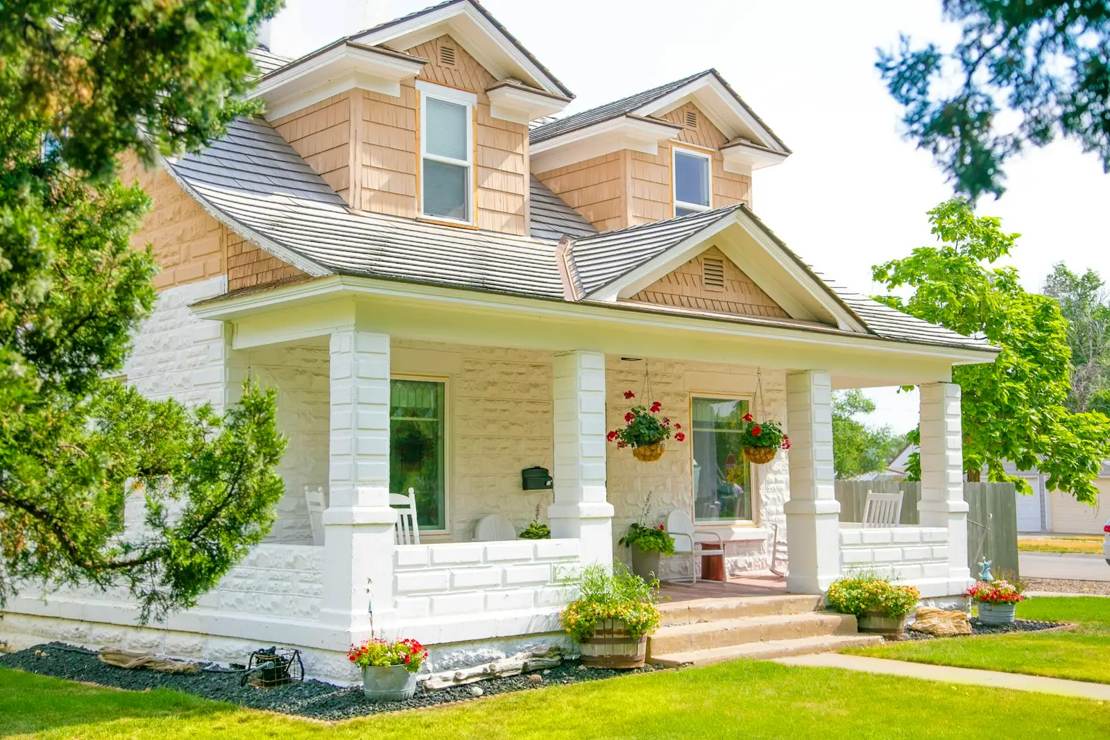 Well-maintained homes in a residential community